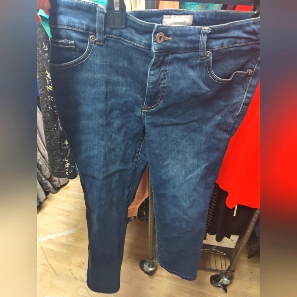 Chicos Size 1 Short So Slimming Jeans